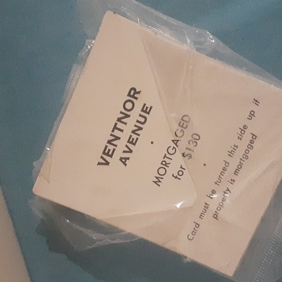 1974 Monopoly game. Partially sealed. Overall good condition - Picture 6 of 9